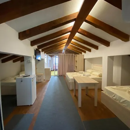 Casadolcecasa Konukevi Shkodër